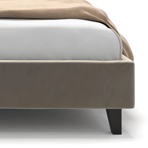 Дизайнерская двуспальная кровать на ножках Finlay