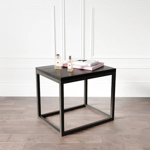 Loft Small, Журнальный стол с белым или черным основанием