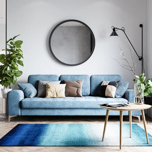 Интерьер гостиной в светлых тонах с синим диваном Vittorio: фото 