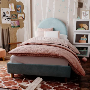 Интерьер светлой детской комнаты с голубой кроватью Alana: фото 1