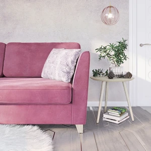 Светлая гостиная с розовым диваном Wolsly: фото 1