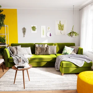 Светлый интерьер с зеленым угловым диваном Wolsly: фото 
